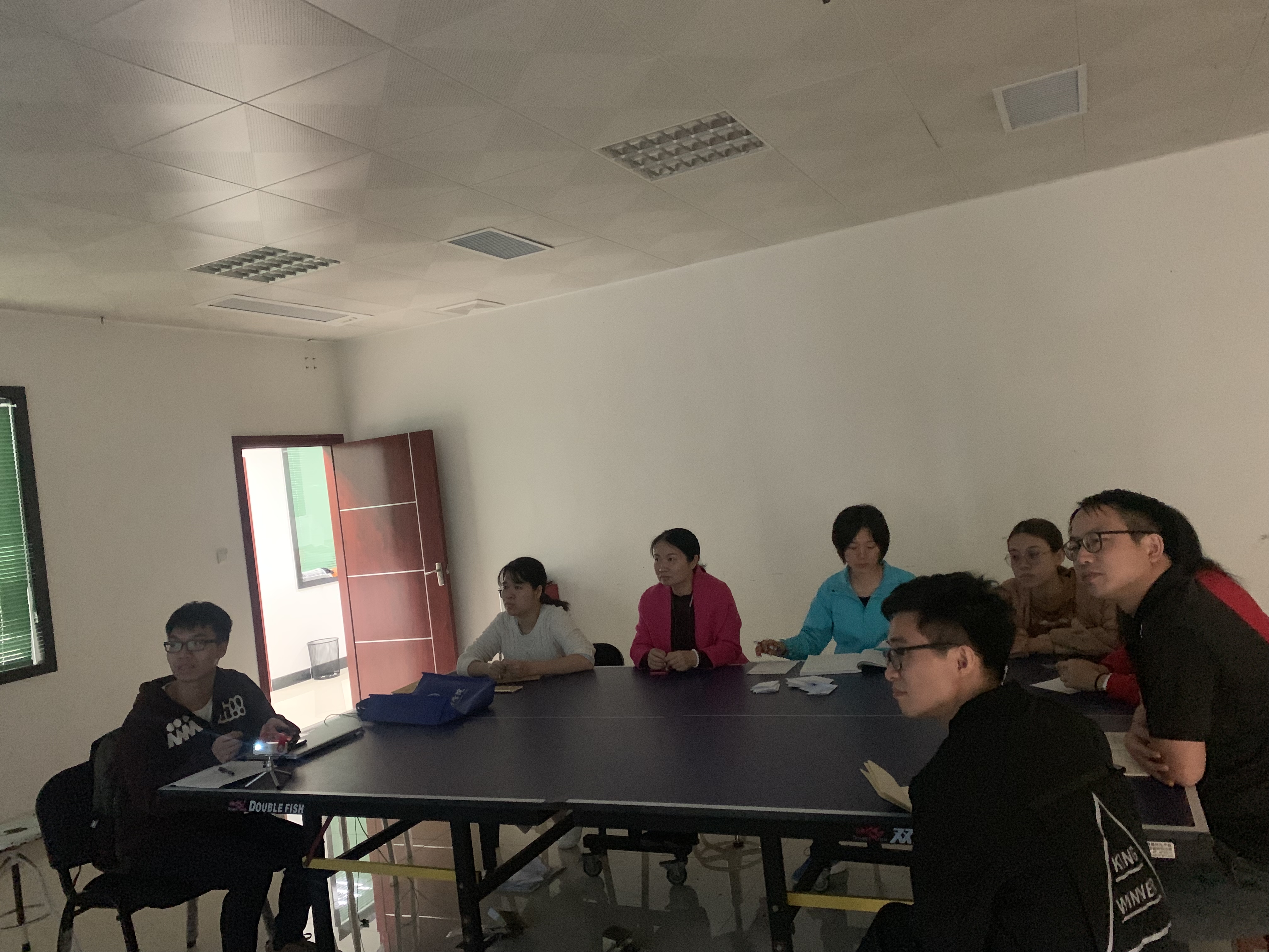 支部同志带领大家学习